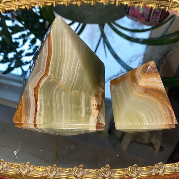 Pair (2) Banded Marbled Green Onyx Pyramids Gemstone Paperweights - Picture 5 of 7